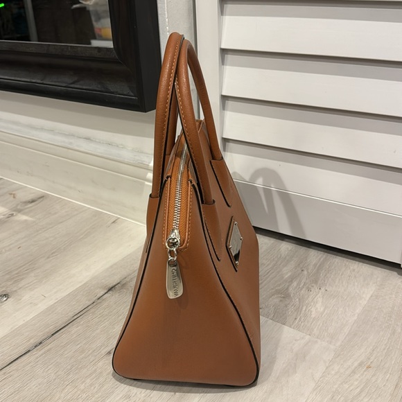 Valentino Milano Leather Tote Bag W/paper credentials and clean inside like new. - Picture 3 of 13